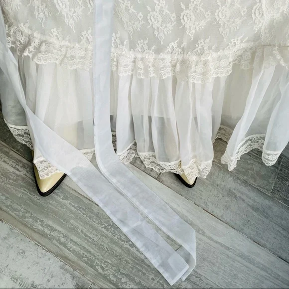 Vintage Organza Ruffle Lace Layered Ivory White Bishop Long Sleeve Wedding Dress - Picture 4 of 17